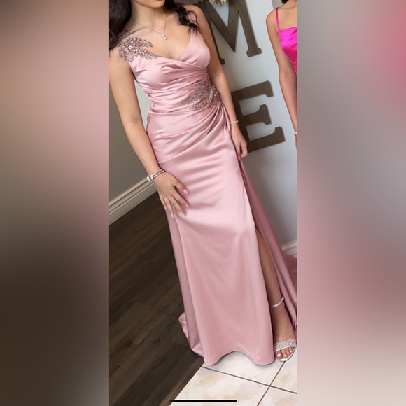 Pink dress - Picture 2 of 8